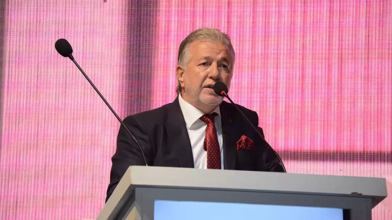 1 Ocak 2025’ten itibaren 50’den az çalışanı olan işyerlerine iş güvenliği uzmanı ve işyeri hekimi zorunluluğu geliyor. Kurallara uymayanlara 176 bin TL’ye varan cezalar kesilecek!