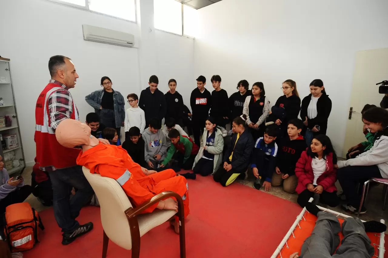 Karşıyaka'da Afet Bilinci Seferberliği: 5 Ayda 3 Bin Kişiye Eğitim