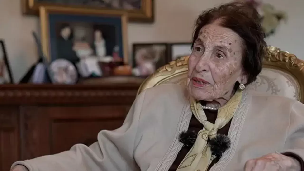 Türkolog Prof. Dr. Zeynep Korkmaz, edebiyat dünyasını yasa boğdu. 103 yaşında vefat eden Korkmaz Türkoloji için önemli bir sürü eser yapmıştı. Zeynep Korkmaz hakkında merak edilenleri sizler için haberimizde derledik.