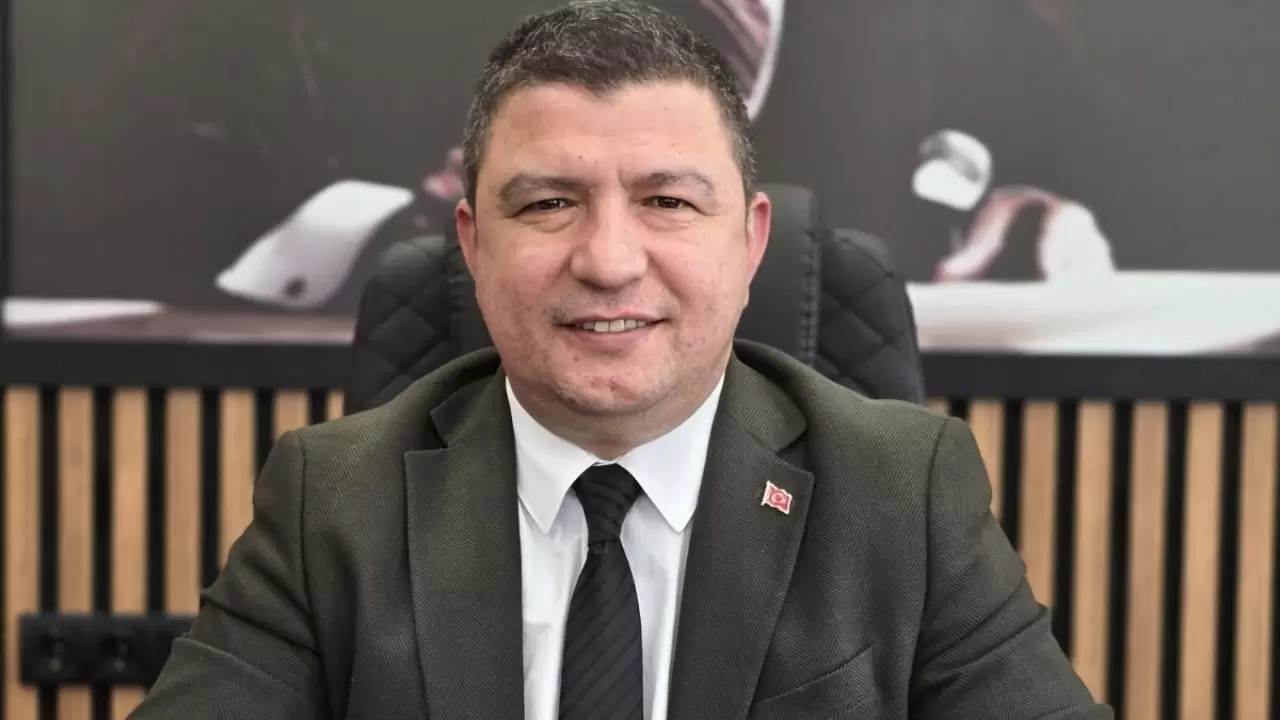  Tire Belediyesi, öğrencilere ücretsiz uzaktan eğitim imkânı sunuyor! TUZEM projesiyle 8. ve 12. sınıf öğrencileri canlı derslere katılabilecek. Son başvuru: 7 Mart 2025!