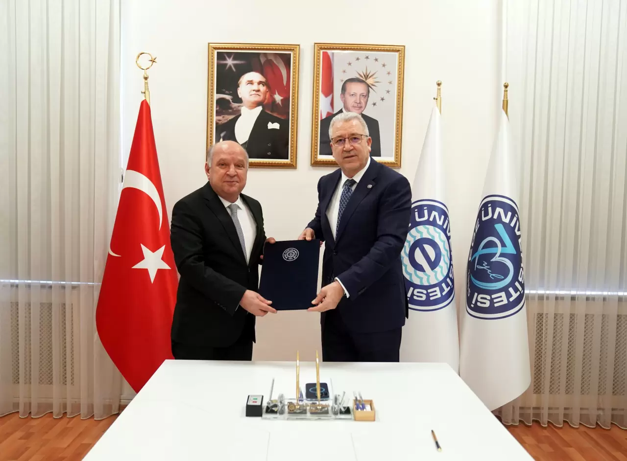 Ege Üniversitesi ve İŞKUR İzmir İl Müdürlüğü, üniversite öğrencilerine iş hayatına hazırlık fırsatı sunmak için önemli bir protokol imzaladı. Detaylar burada!