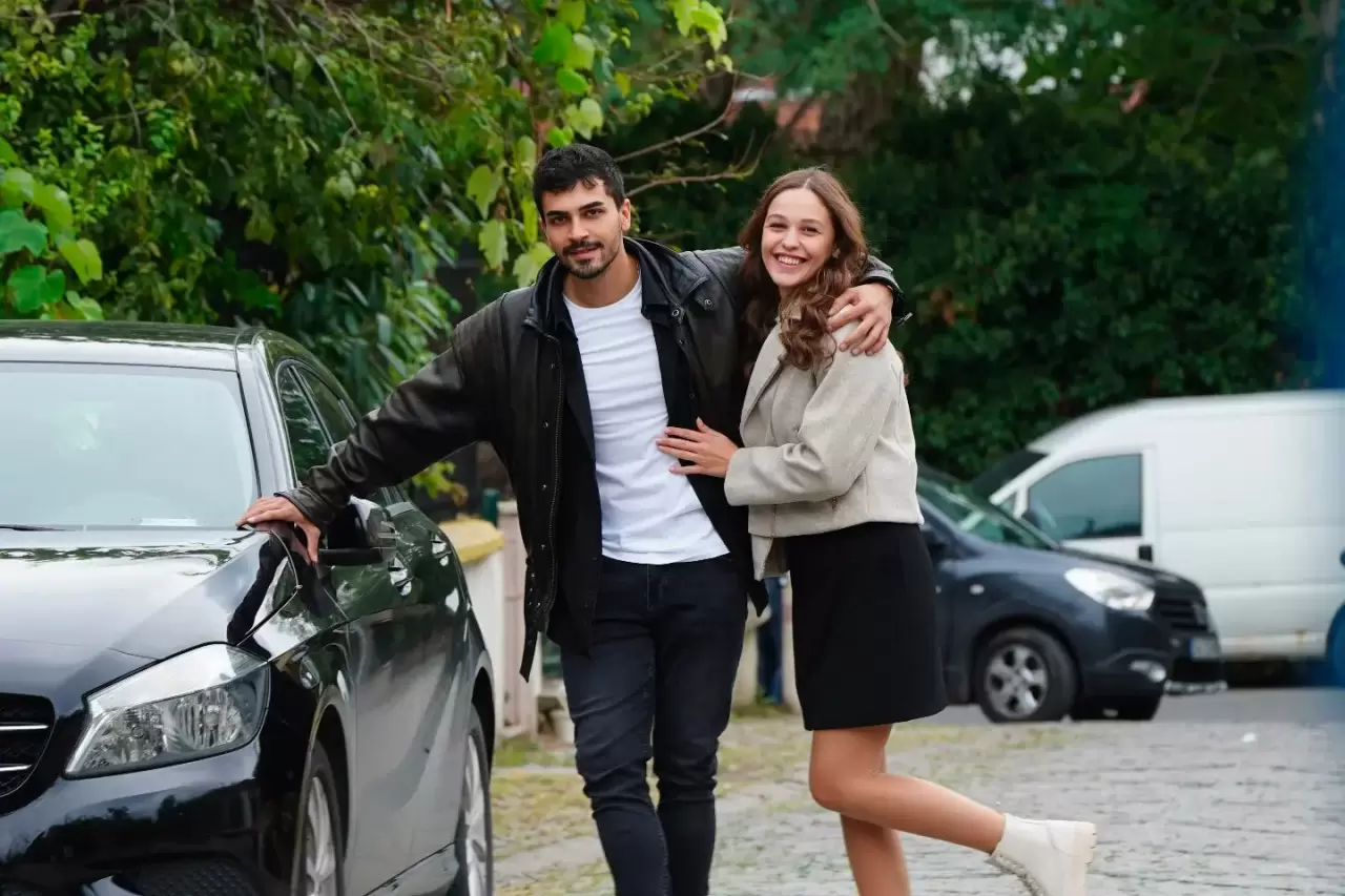 Kadere Karşı isimli dizi ile oyunculuk kariyerine başlayan Gökçem Çoban'ın kim olduğu, oynadığı diziler ve filmler merak edilmektedir. Haberimizde sizin için Gökçem Çoban hakkında merak edilenleri yanıtladık.