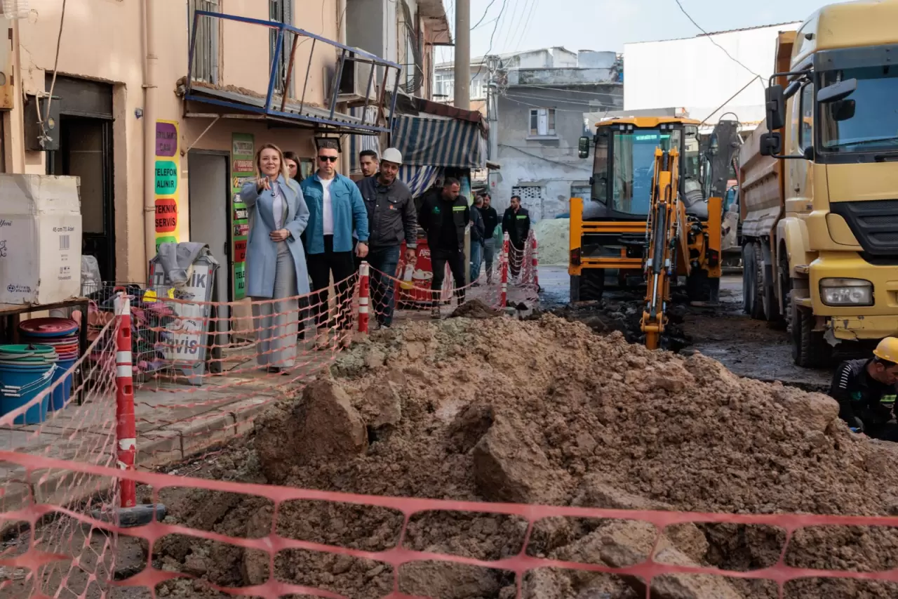 Konak’ta yıllardır beklenen doğalgaz çalışmaları hızla ilerliyor! Başkan Mutlu, "Tüm mahallelere doğalgazı ulaştırana kadar durmayacağız" dedi. Detaylar haberimizde!