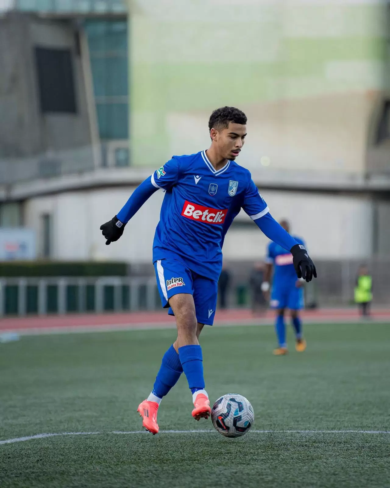 Fenerbahçe, Fransız futbolcu Gessime Yassine’nin transferi için harekete geçiyor. Peki, 19 yaşındaki kanat oyuncusunun kariyerindeki önemli adımlar neler? İşte detaylar!