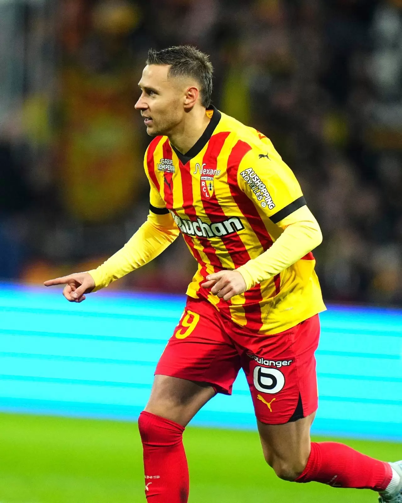 Eren Elmalı transferini bitiremeyen Galatasaray, rotasını Fransa'ya çevirdi! Sarı-kırmızılılar, Lens'in yıldızı Przemyslaw Frankowski için harekete geçti. Peki Przemyslaw Frankowski Kimdir? Przemyslaw Frankowski hangi takımlarda oynadı? İşte detaylar…