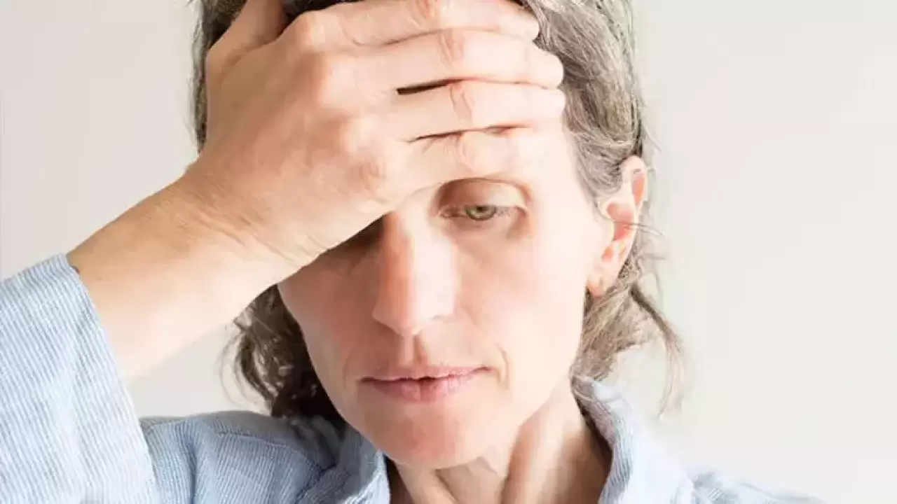 Menopoz sürecinde kadınları bekleyen fiziksel ve psikolojik değişimler neler? Hangi sağlık riskleri artıyor, nasıl önlemler alınmalı? İşte uzman görüşleri!
