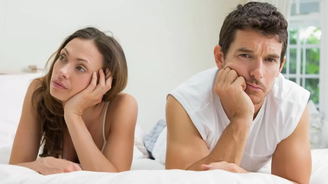 Uzman psikolog, aşırı ilgi ve ilgisizliğin bağlanma stilleriyle nasıl ilişkilendirildiğini ve bu davranışların ilişkilerde nasıl duygusal kopukluk yaratabileceğini açıklıyor.Uzman psikolog, aşırı ilgi ve ilgisizliğin bağlanma stilleriyle nasıl ilişkilendirildiğini ve bu davranışların ilişkilerde nasıl duygusal kopukluk yaratabileceğini açıklıyor.