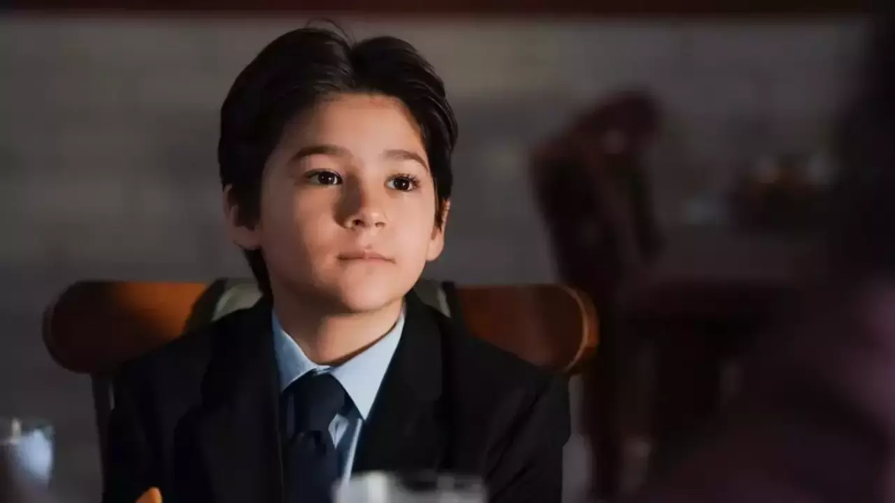 Üç Kuruş isimli dizi ile tanınmaya başlayan günümüzde ise Annem Ankara dizisinde oynayan çocuk oyuncu Mustafa Enis Bilir hakkında kim olduğu, hangi dizi ve filmlerde oynadığı merak edilmektedir. Sizler için haberimizde yanıtladık.