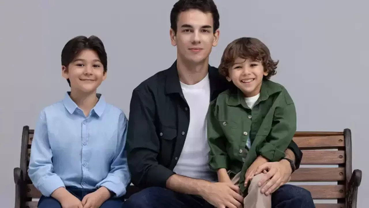 Üç Kuruş isimli dizi ile tanınmaya başlayan günümüzde ise Annem Ankara dizisinde oynayan çocuk oyuncu Mustafa Enis Bilir hakkında kim olduğu, hangi dizi ve filmlerde oynadığı merak edilmektedir. Sizler için haberimizde yanıtladık.