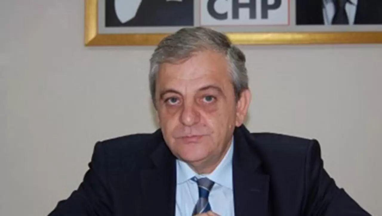 İzmir'in deprem riski büyürken, CHP'li Rıfat Nalbantoğlu hükümetin duyarsızlığını eleştirerek, 2025 yatırım programında deprem önlemlerine yer verilmemesini sert bir dille kınadı.