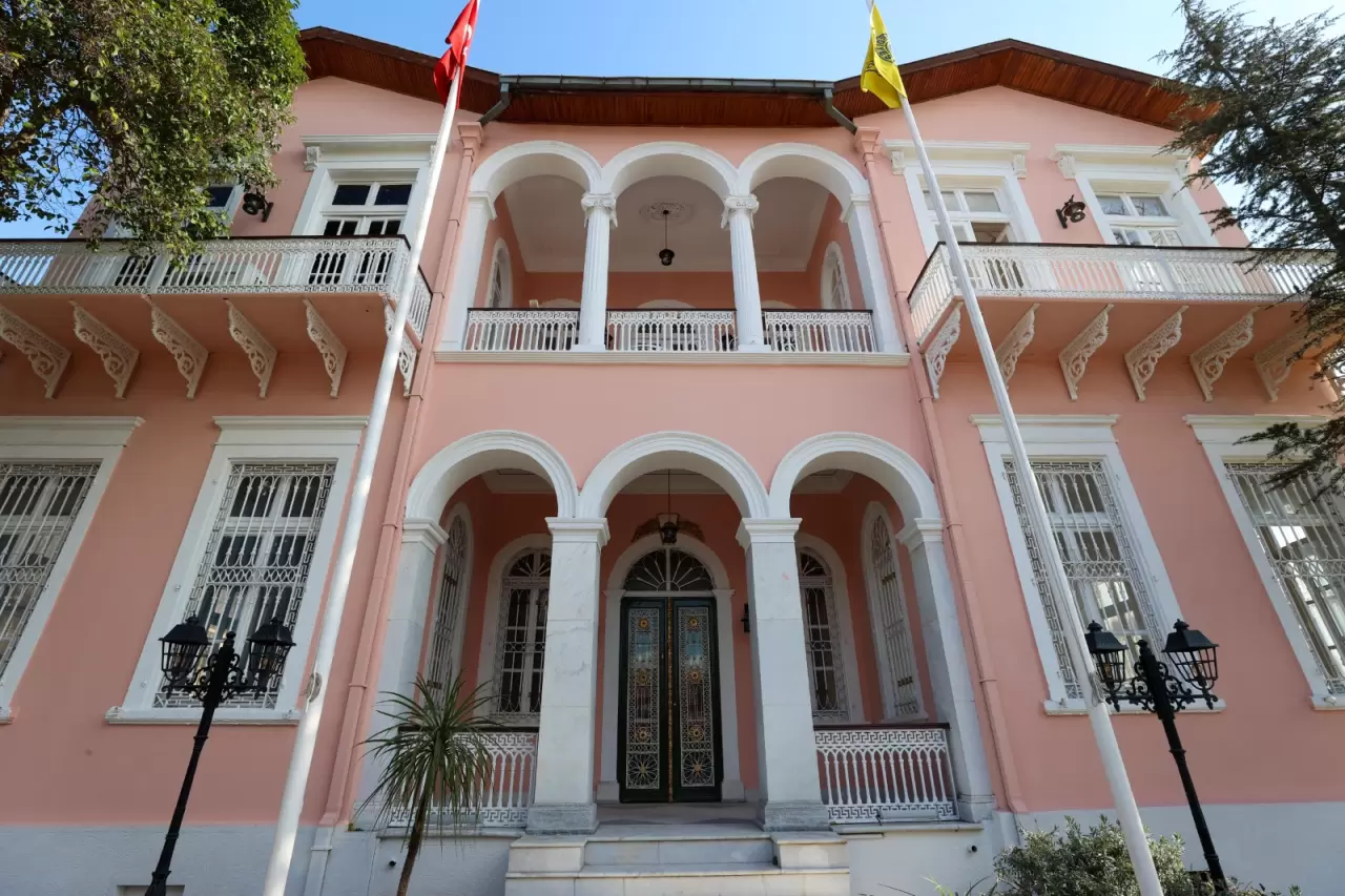 Buca Belediyesi, Pembe Köşk’te tarihi objelerle zenginleşecek Kent Belleği Sergisi’ni açmaya hazırlanıyor. Eski zamanlara dair hatıralarınızı bağışlayarak sergiye katkıda bulunun!