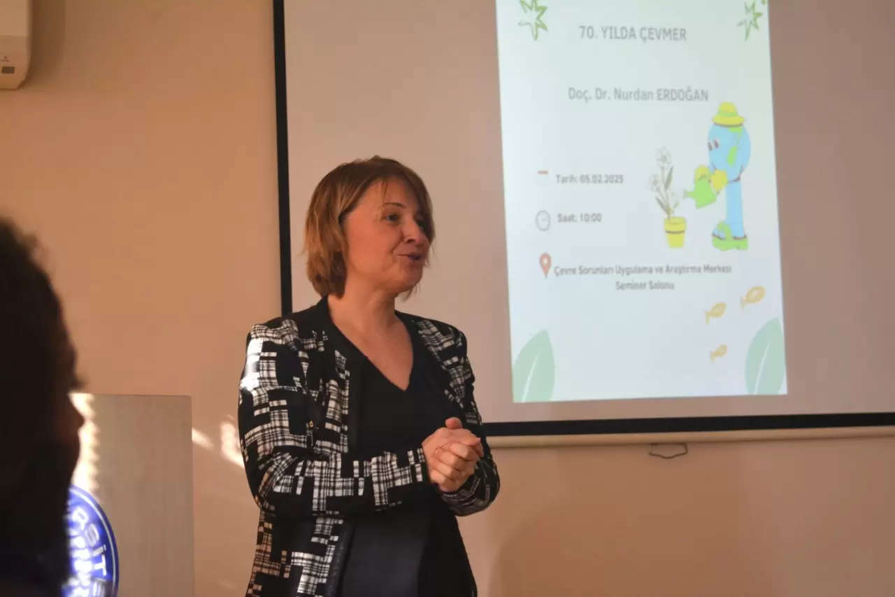 Ege Üniversitesi 70. Yıl Etkinlikleri kapsamında düzenlenen “70. Yılda ÇEVMER” söyleşisinde, merkezin çevre sorunlarına katkısı ve Greenmetric başarısı ele alındı.