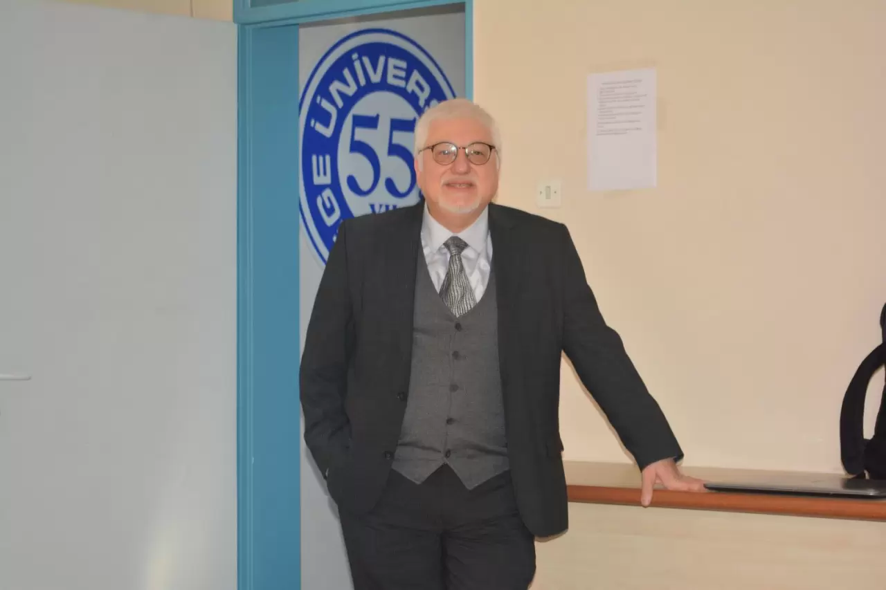 Ege Üniversitesi 70. Yıl Etkinlikleri kapsamında düzenlenen “70. Yılda ÇEVMER” söyleşisinde, merkezin çevre sorunlarına katkısı ve Greenmetric başarısı ele alındı.