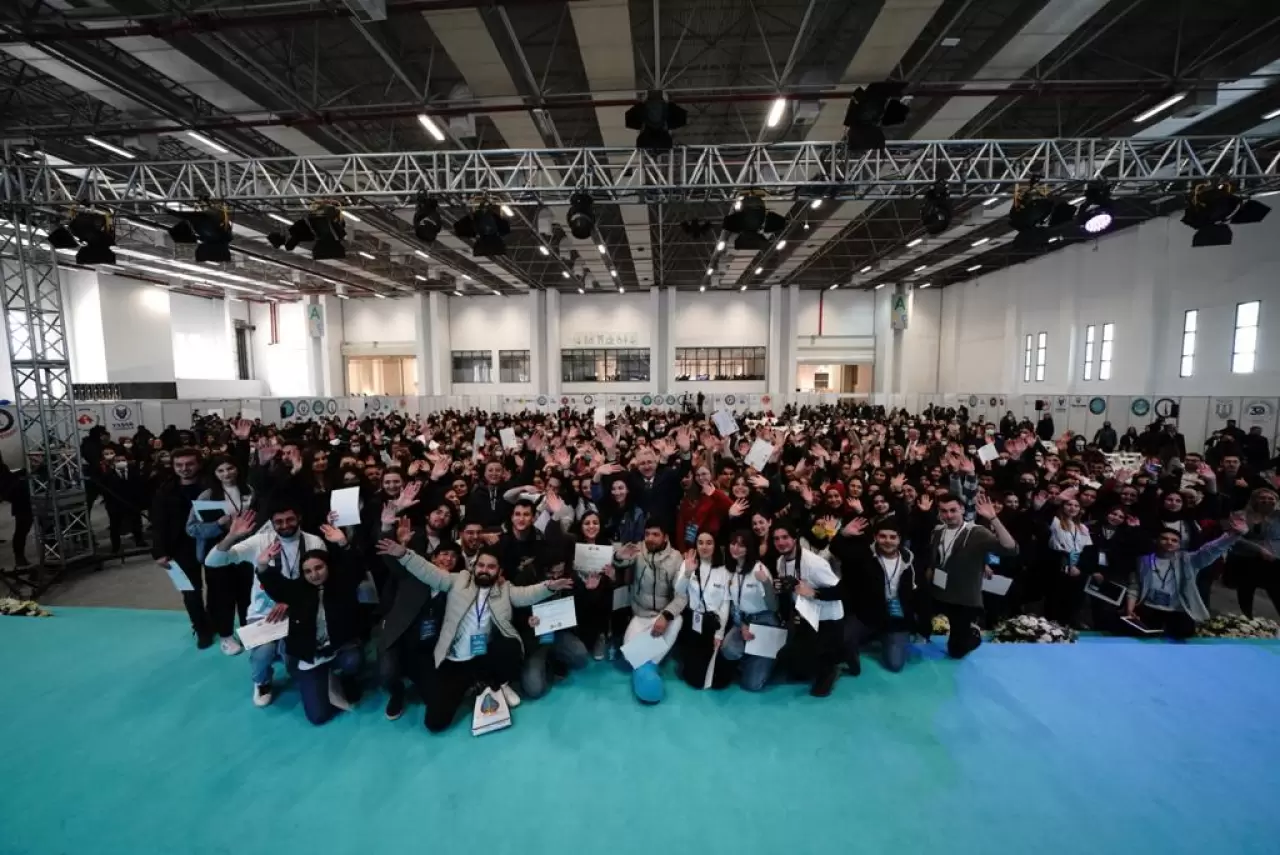 Ege Üniversitesi, Manisa Celal Bayar Üniversitesi ev sahipliğinde düzenlenecek EGEKAF 2025, gençleri iş dünyasıyla buluşturuyor. Fuar, 26-27 Şubat'ta Manisa'da gerçekleşecek.