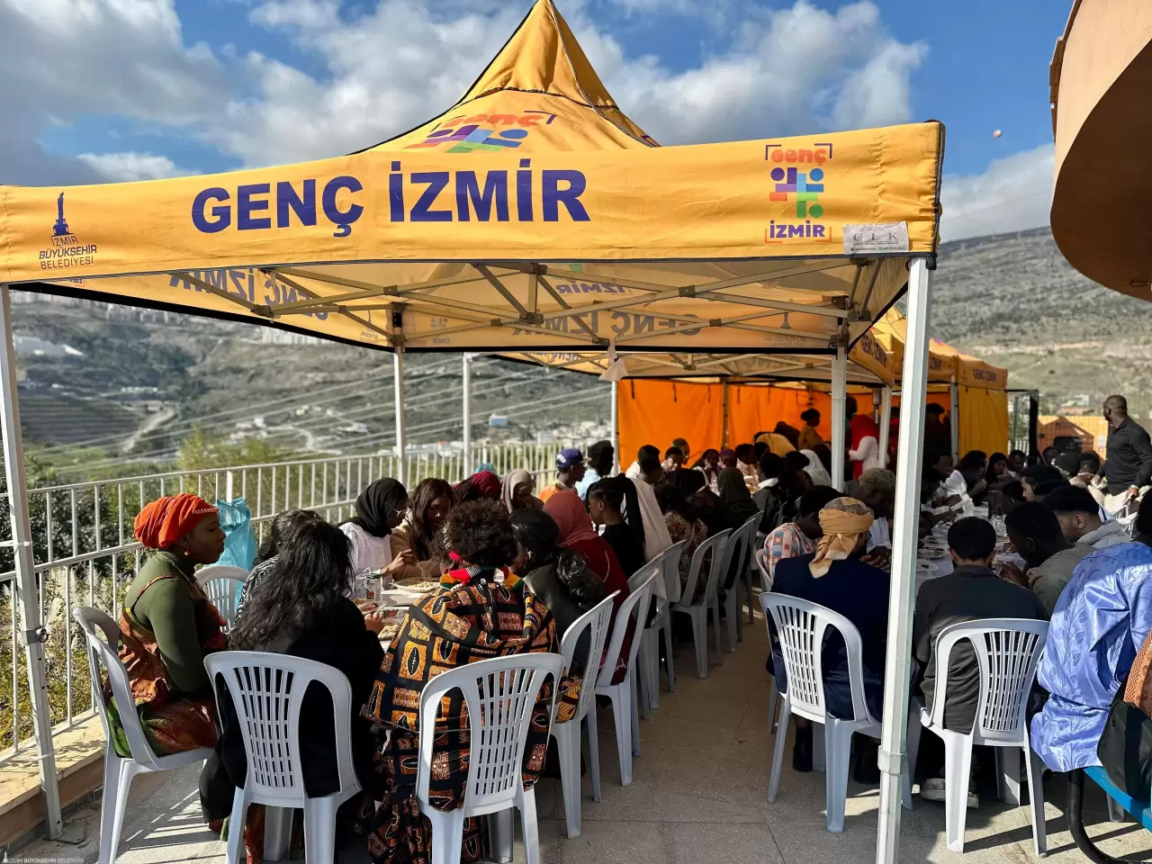 İzmir Büyükşehir Belediyesi, Gambiyalı öğrencileri 3 gün boyunca ağırladı. Kültürel etkinlikler, geziler ve sosyal aktivitelerle dolu program gençler arasında bağları güçlendirdi!