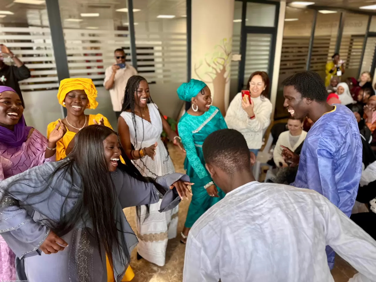 İzmir Büyükşehir Belediyesi, Gambiyalı öğrencileri 3 gün boyunca ağırladı. Kültürel etkinlikler, geziler ve sosyal aktivitelerle dolu program gençler arasında bağları güçlendirdi!