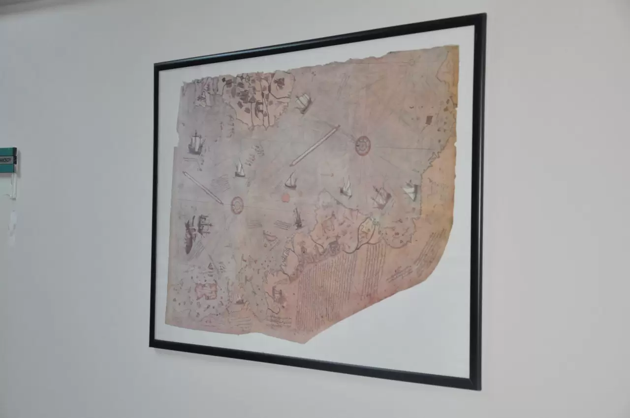 Ege’deki depremler, Santorini Yanardağı'nı yeniden gündeme getirdi. Ege Üniversitesi uzmanları, olası büyük patlamanın Tsunami, iklim değişikliği ve küresel etkilerini tartıştı.