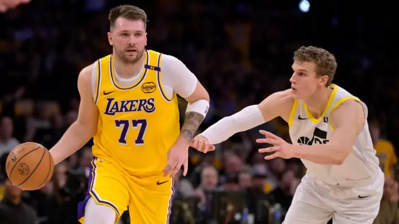 Luka Dončić, 26 yaşında olmasına rağmen NBA ve Avrupa'da büyük başarılar elde etti. Peki, bu basketbol dehası kimdir, nasıl bir oyun tarzına sahip? Tüm merak edilenler burada!