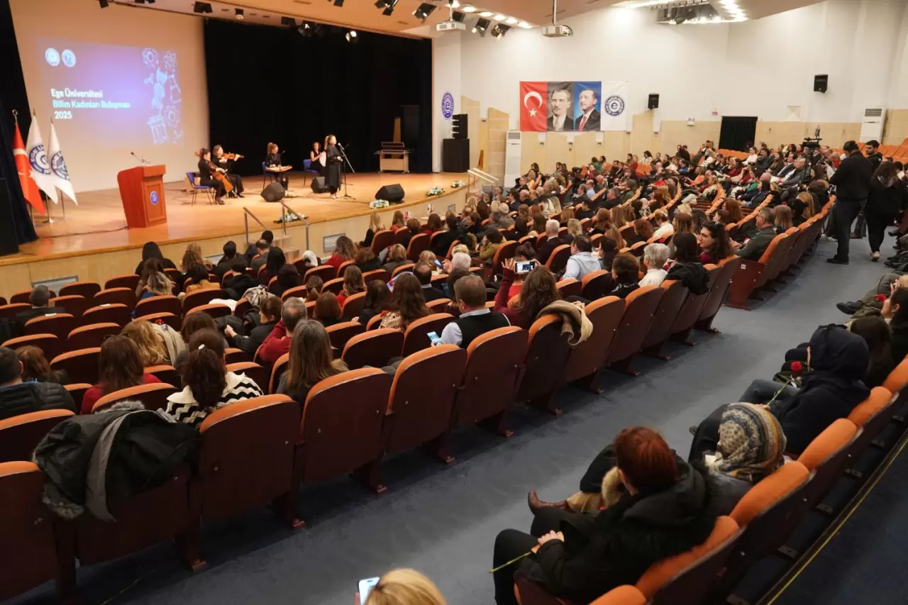 İzmir'de, Uluslararası Bilimde Kadınlar ve Kız Çocukları Günü'nde Ege Üniversitesi’nde bilim kadınları ödüllendirildi. Bilimsel başarılarıyla dikkat çeken akademisyenler ve öğrenciler ödüllerini aldı.