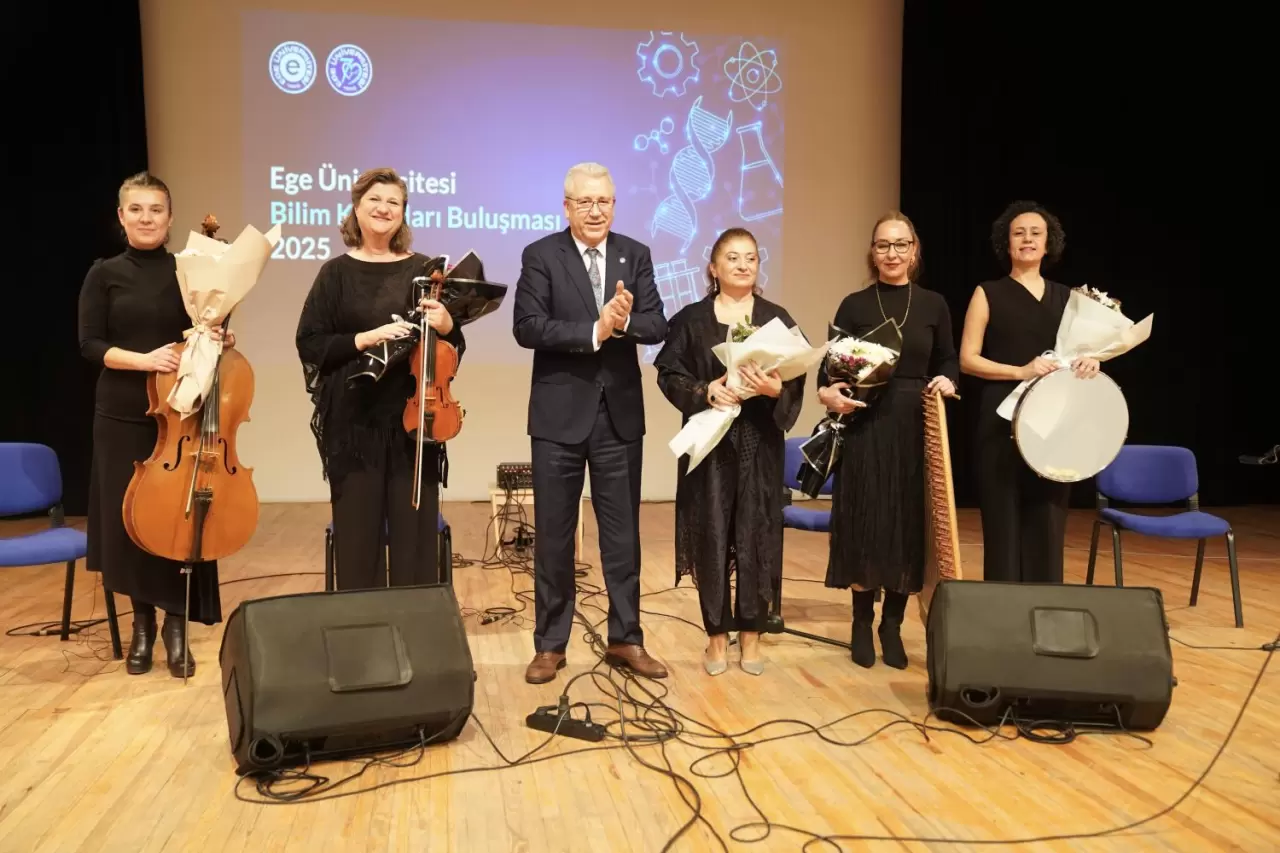 İzmir'de, Uluslararası Bilimde Kadınlar ve Kız Çocukları Günü'nde Ege Üniversitesi’nde bilim kadınları ödüllendirildi. Bilimsel başarılarıyla dikkat çeken akademisyenler ve öğrenciler ödüllerini aldı.