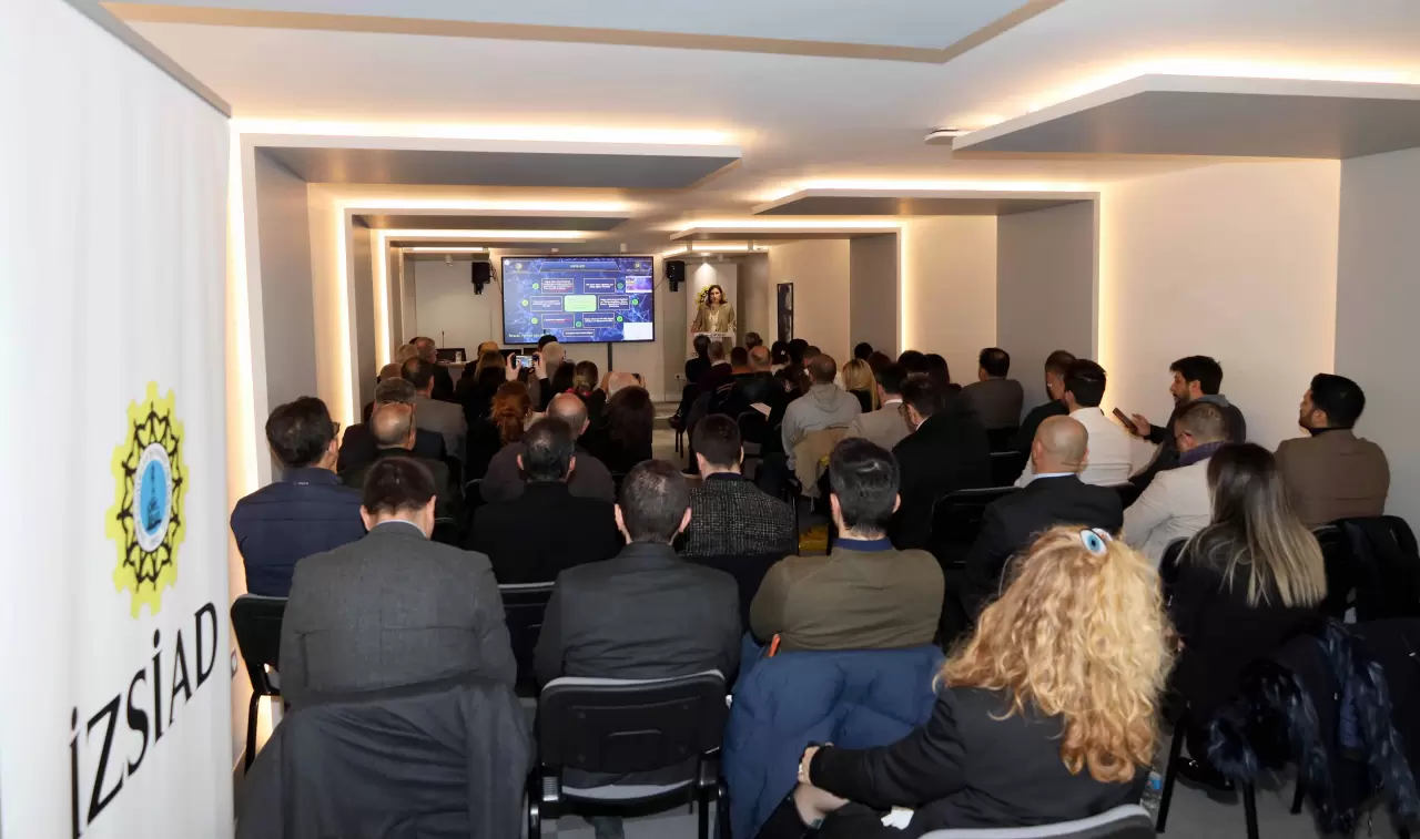 İZSİAD’ın düzenlediği toplantıda, Ticaret Bakanlığı yetkilileri devlet teşviklerini anlattı. İzmir iş dünyası için Suriye pazarı ve yeni fırsatlar masaya yatırıldı!