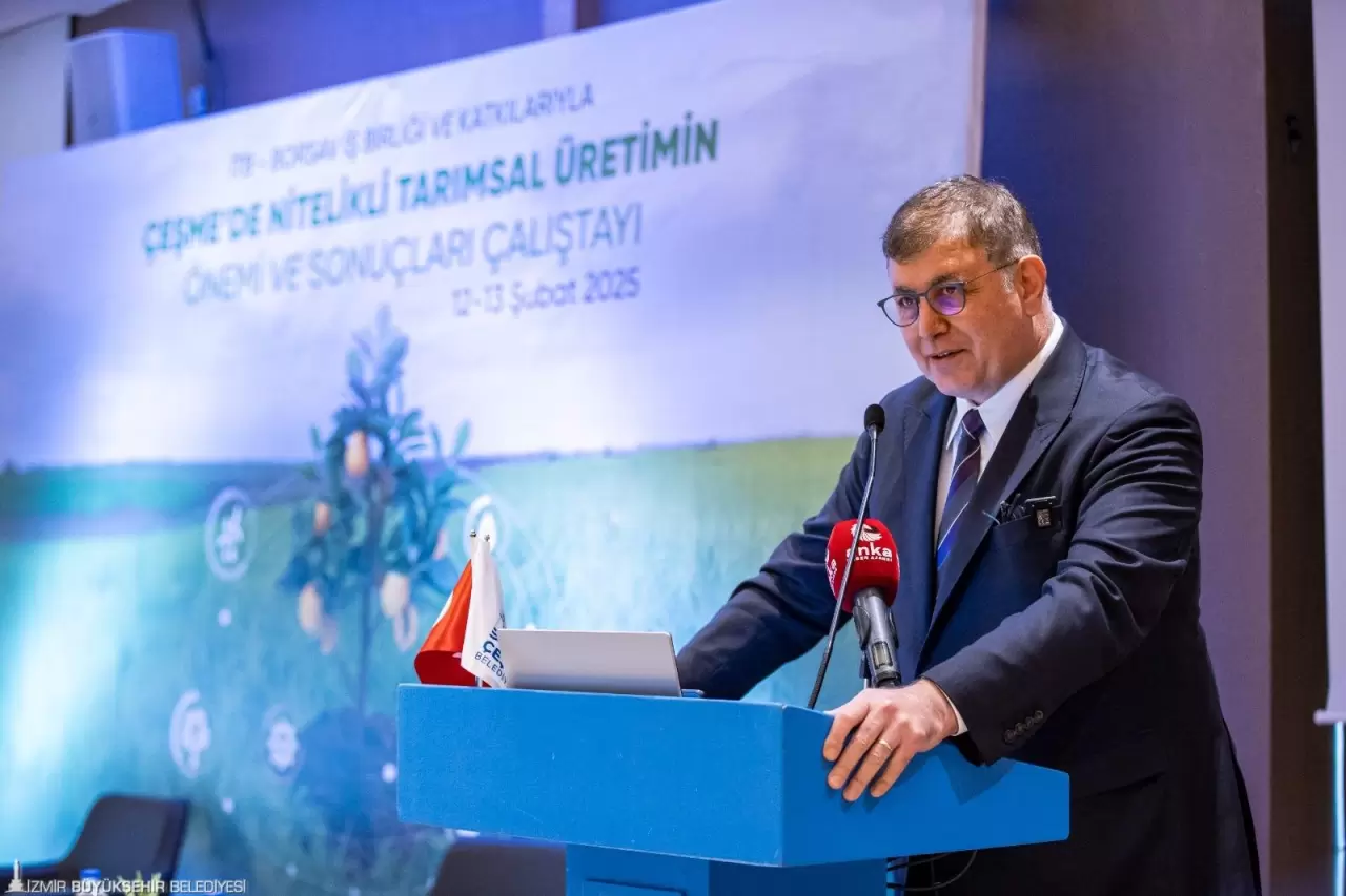 İzmir Büyükşehir Belediye Başkanı Cemil Tugay, kentsel gıda stratejisi ve kırsal kalkınma modeliyle tarımda yeni bir dönem başlatıyor. Peki, bu hamle İzmir’i nasıl etkileyecek?