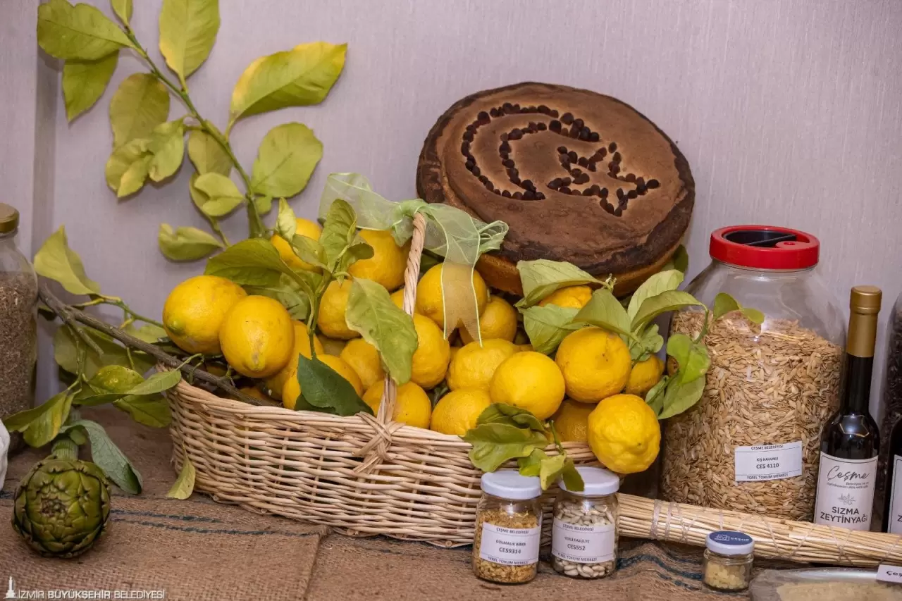 İzmir Büyükşehir Belediye Başkanı Cemil Tugay, kentsel gıda stratejisi ve kırsal kalkınma modeliyle tarımda yeni bir dönem başlatıyor. Peki, bu hamle İzmir’i nasıl etkileyecek?