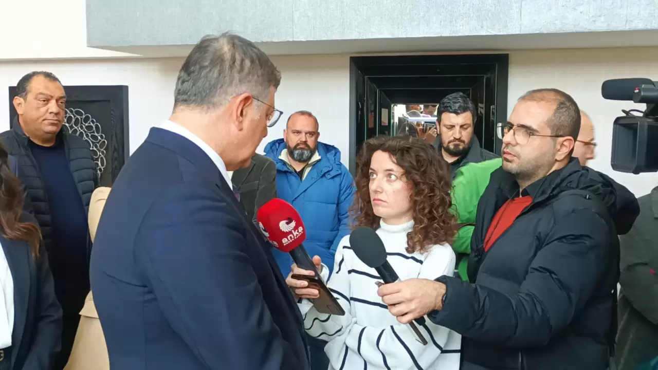 İzmir Büyükşehir Belediye Başkanı Cemil Tugay, kentsel gıda stratejisi ve kırsal kalkınma modeliyle tarımda yeni bir dönem başlatıyor. Peki, bu hamle İzmir’i nasıl etkileyecek?