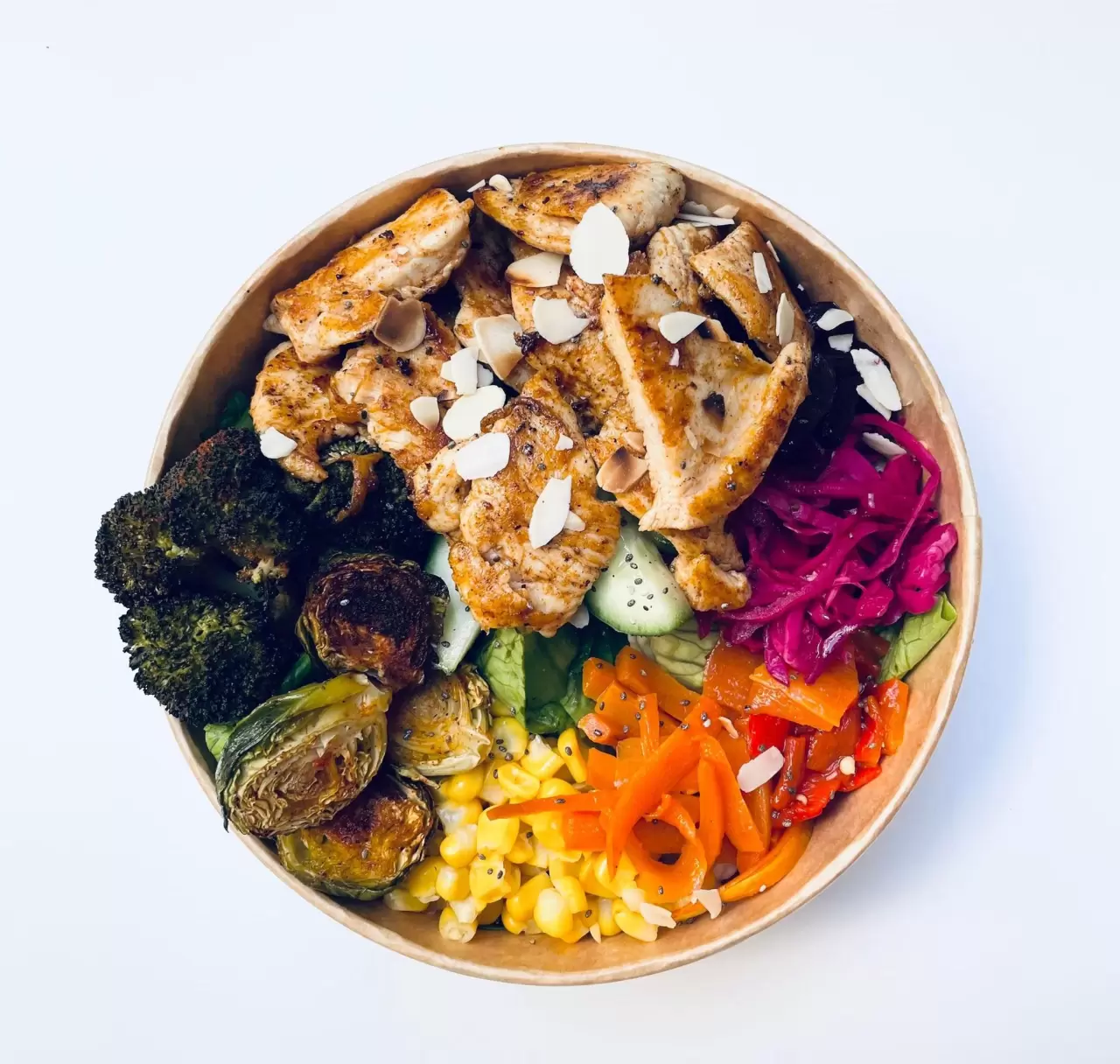 Batı'da popülerleşen, Asya kökenli bir yiyecek olan bowl, genellikle sağlıklı ve pratik bir seçenek olarak tercih ediliyor. Bowl nedir ve İzmir'de nerelerde yenir sizler için haberimizde derledik