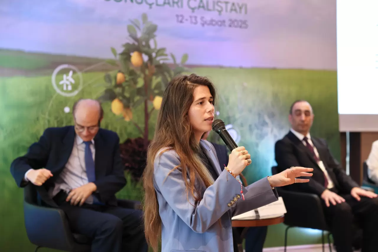 Çeşme'de düzenlenen çalıştayda, Belediye Başkanı Lal Denizli, bölgenin tarımsal geleceğine dair önemli mesajlar verdi. Çalıştayın sonuçları neler? Detaylar haberimizde.