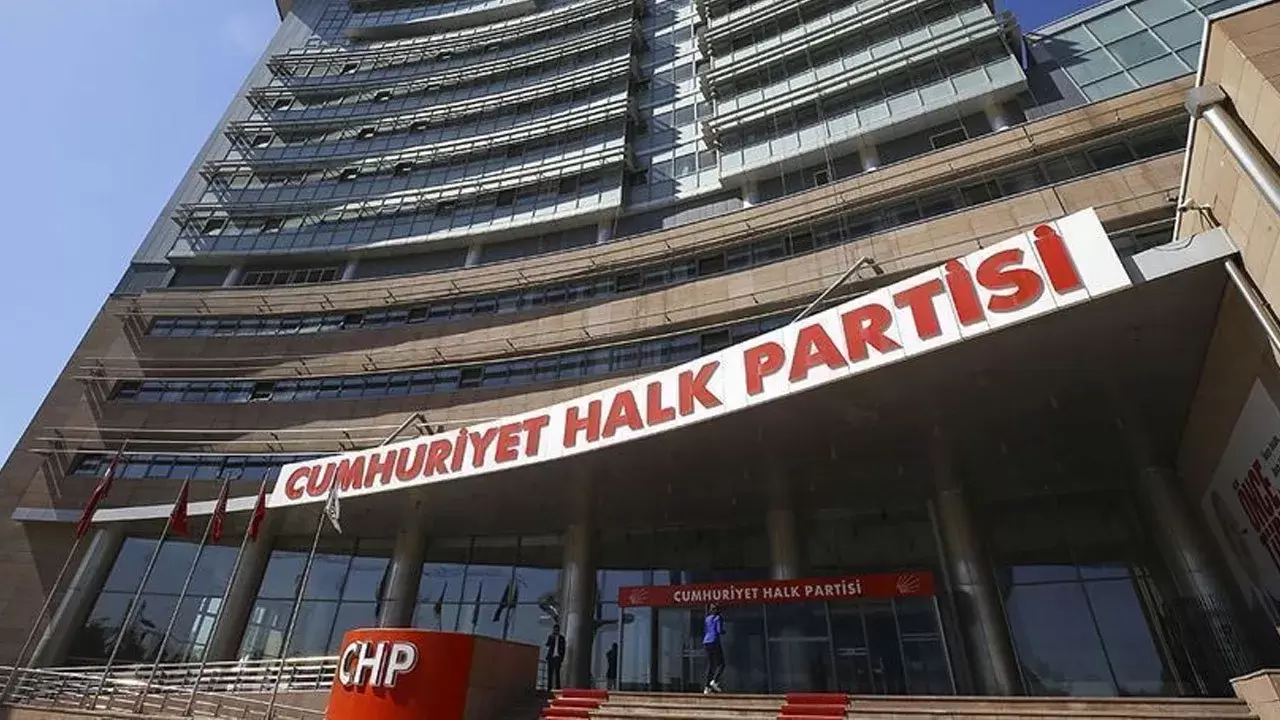 CHP İzmir’de siyaset sahnesinde etkili isimler “Ekim Dayanışma Hareketi”ni kurdu. Birlik ve değişim mesajı veren hareket, kamuoyuna kritik bir bildiri sundu!
