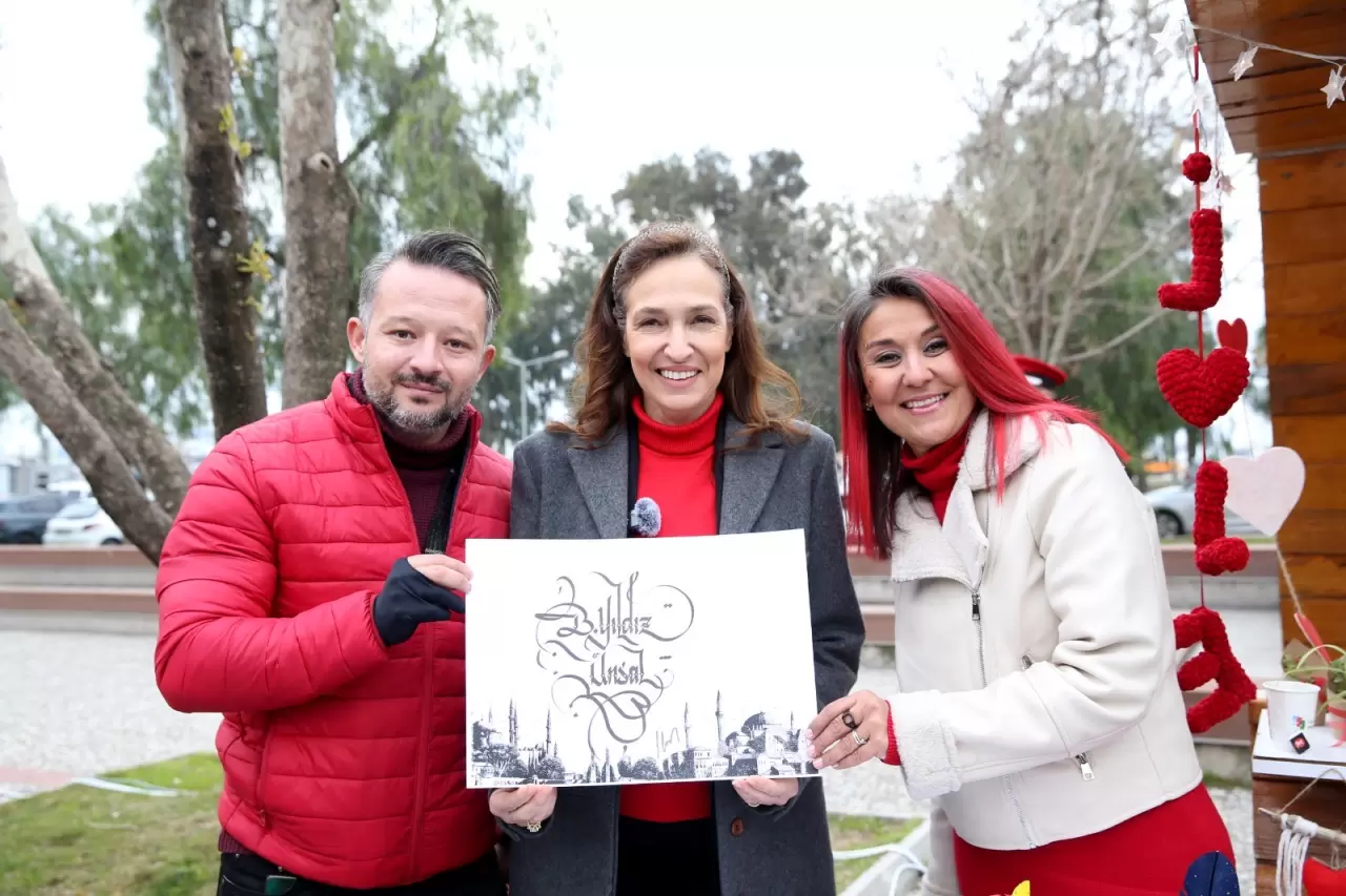 Karşıyaka Belediyesi, 14 Şubat’ta “Aşkla Dans Et” etkinliğiyle meydanları hareketlendirdi! Yüzlerce kişi dans etti, sevgi dolu anlar yaşandı. İşte etkinlikten detaylar…