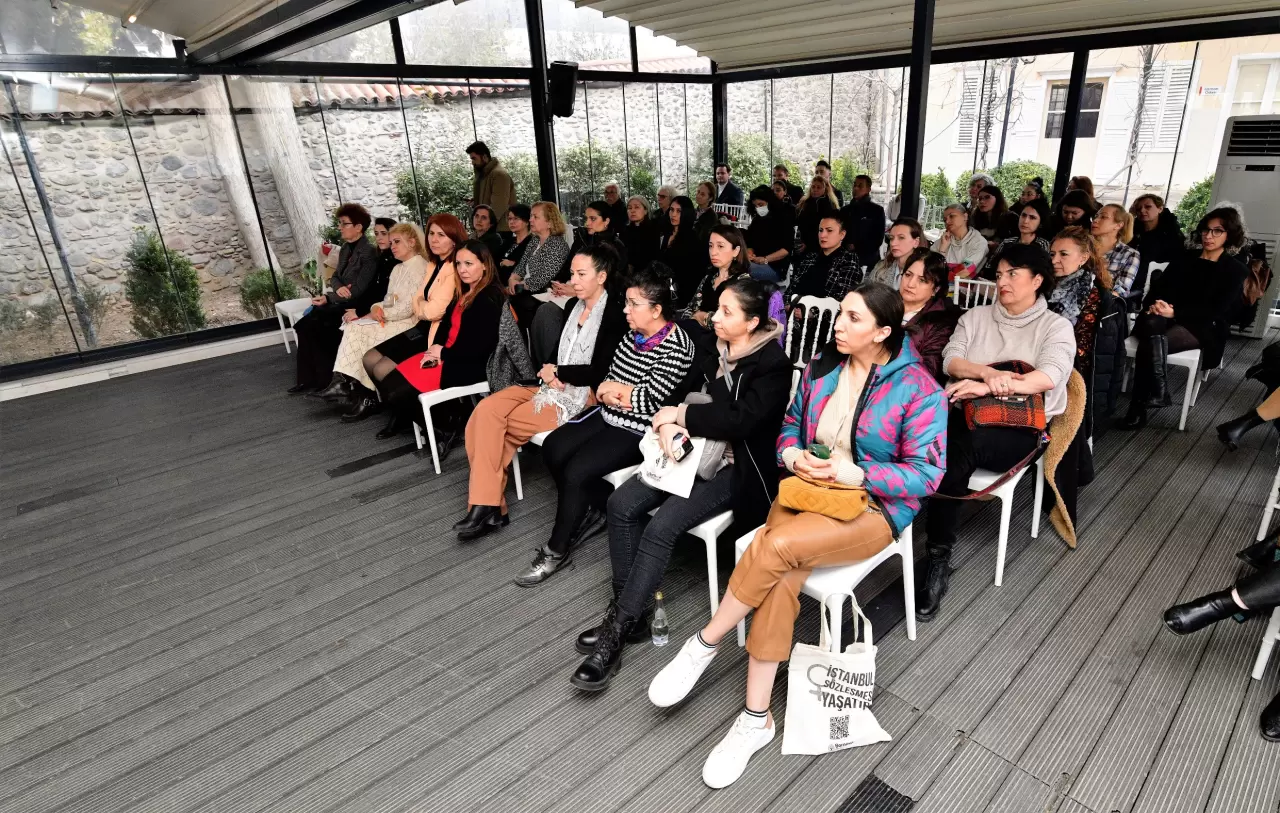 Uzman Psikolog Ü. Aslı Macit’in konuşmacı olduğu “Flört Şiddeti” konulu seminer büyük ilgi gördü.