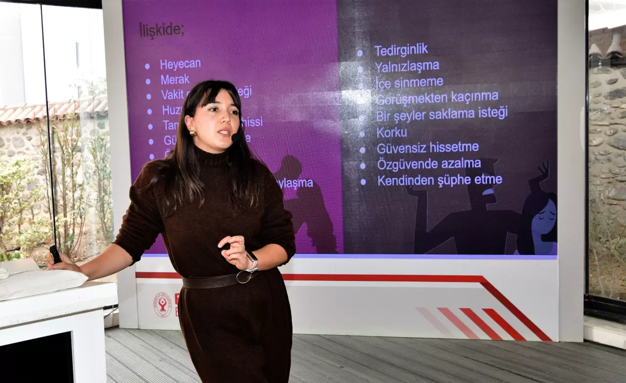 Uzman Psikolog Ü. Aslı Macit’in konuşmacı olduğu “Flört Şiddeti” konulu seminer büyük ilgi gördü.