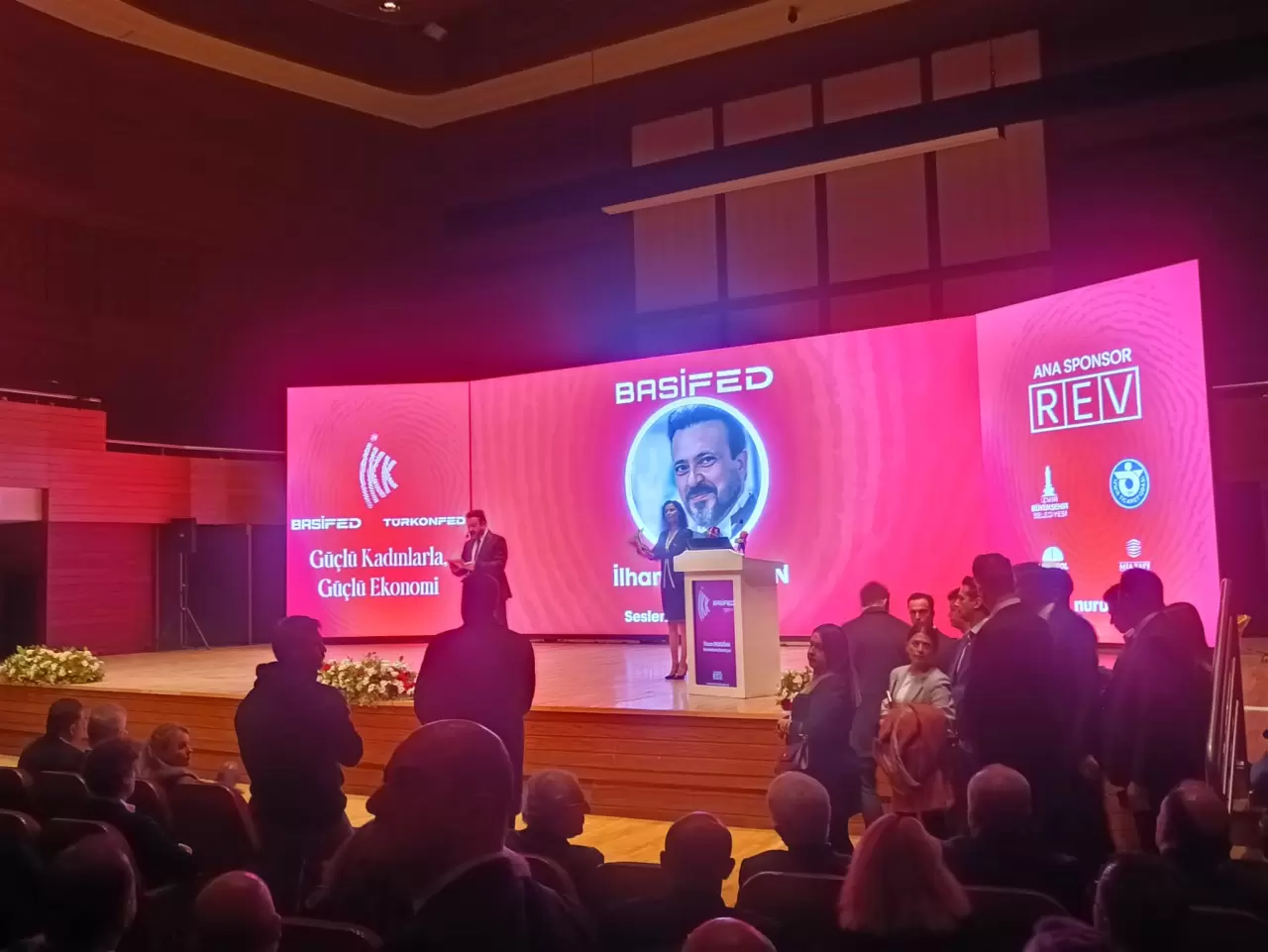 Atatürk’ün izinde düzenlenen 4. İzmir Kadın ve İktisat Kongresi başladı! Kadınların ekonomideki rolü ve geleceğe ilham veren mesajlar gündemde. Detaylar haberde!