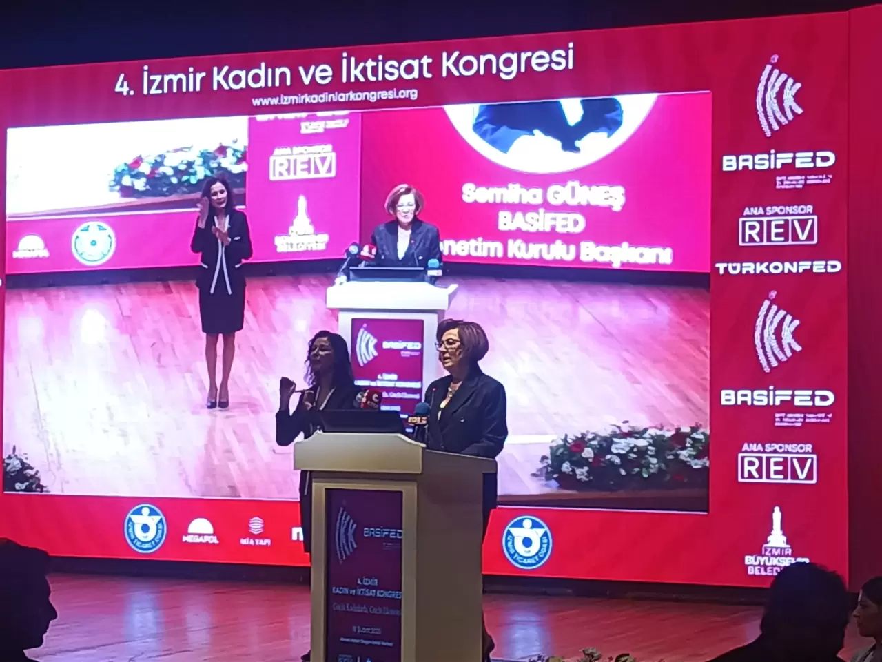 Atatürk’ün izinde düzenlenen 4. İzmir Kadın ve İktisat Kongresi başladı! Kadınların ekonomideki rolü ve geleceğe ilham veren mesajlar gündemde. Detaylar haberde!