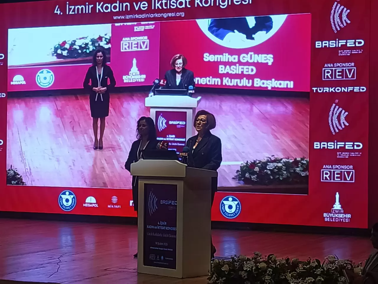 Atatürk’ün izinde düzenlenen 4. İzmir Kadın ve İktisat Kongresi başladı! Kadınların ekonomideki rolü ve geleceğe ilham veren mesajlar gündemde. Detaylar haberde!