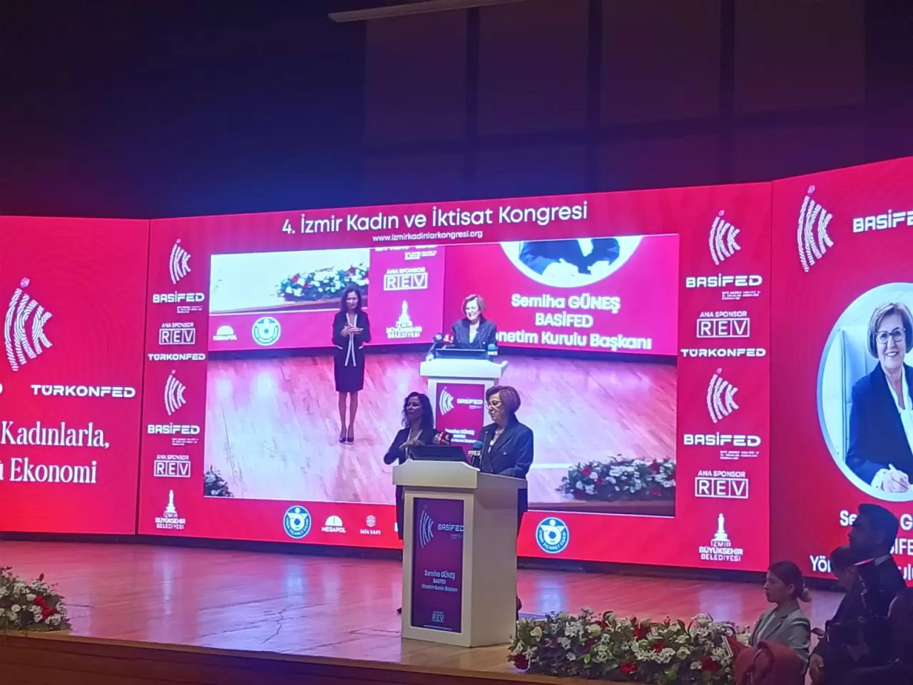 Atatürk’ün izinde düzenlenen 4. İzmir Kadın ve İktisat Kongresi başladı! Kadınların ekonomideki rolü ve geleceğe ilham veren mesajlar gündemde. Detaylar haberde!