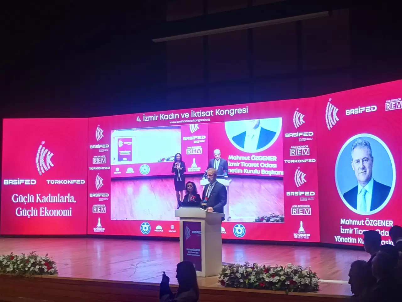 Atatürk’ün izinde düzenlenen 4. İzmir Kadın ve İktisat Kongresi başladı! Kadınların ekonomideki rolü ve geleceğe ilham veren mesajlar gündemde. Detaylar haberde!