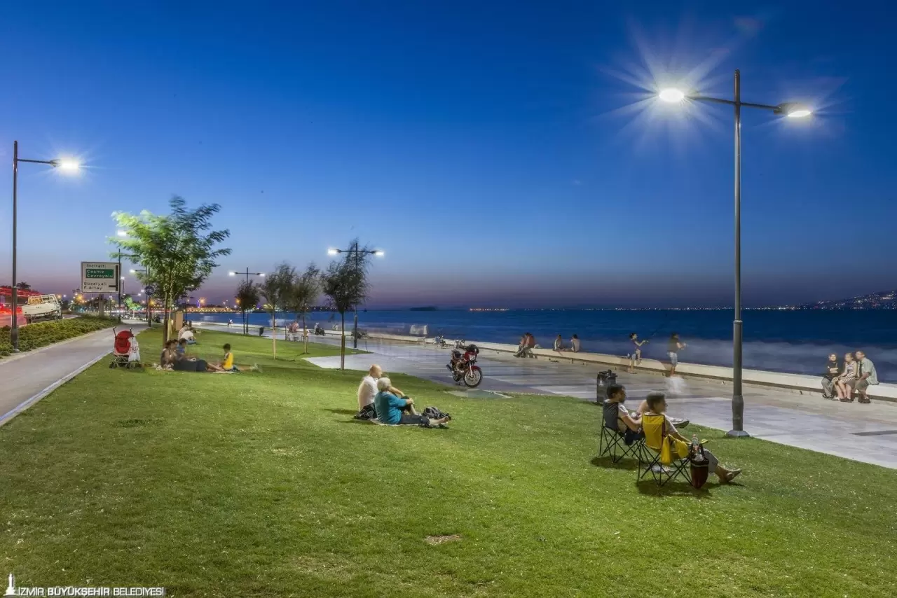 İzmir Büyükşehir Belediye Başkanı Cemil Tugay, Akdeniz Kentler Ağı Genel Sekreteri Joseph Canals ile katı atık yönetimi ve Körfez temizliği için güç birliği yapma yolunda ilk adımı attı.