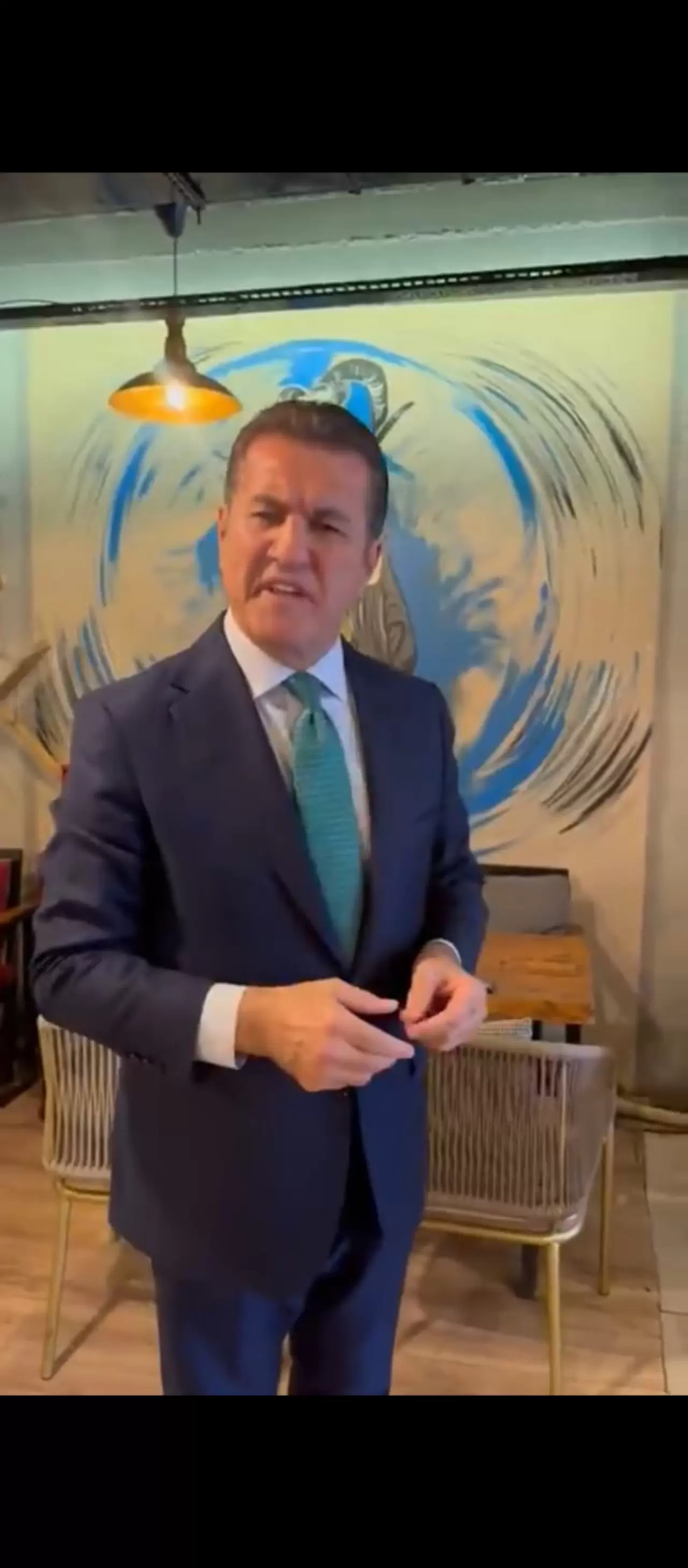 CHP’li Mustafa Sarıgül, Galatasaray-Fenerbahçe derbisine yabancı hakem atanmasına sert çıktı. “Bizim hakemlerimiz varken neden yabancı getiriyoruz?” dedi.