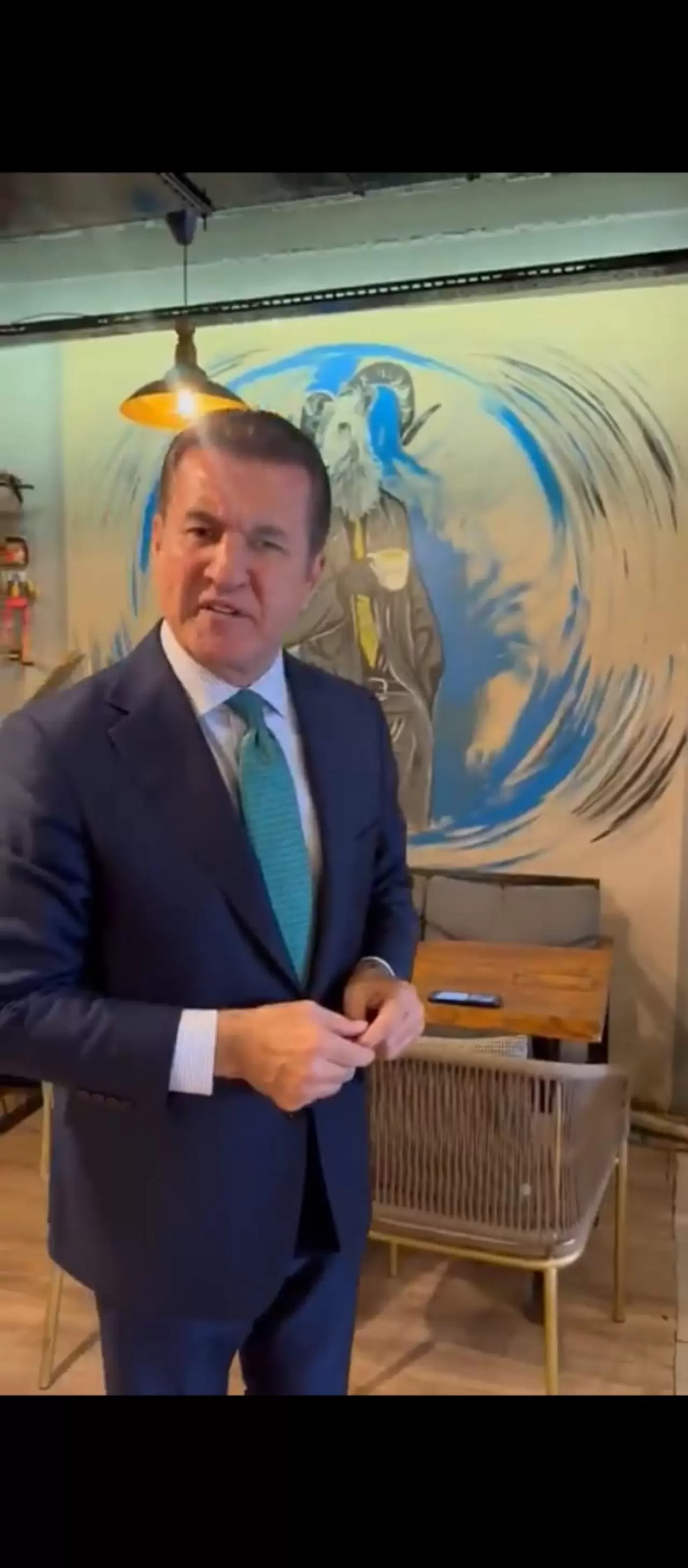 CHP’li Mustafa Sarıgül, Galatasaray-Fenerbahçe derbisine yabancı hakem atanmasına sert çıktı. “Bizim hakemlerimiz varken neden yabancı getiriyoruz?” dedi.