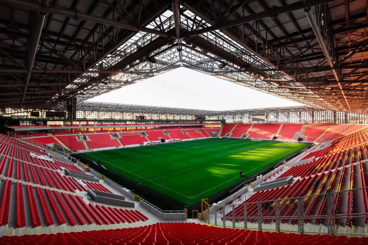 Göztepe, Süper Lig’de devrim yaratıyor! Türkiye'nin ilk 5G altyapısına sahip stadyumu ile taraftarlar, maçları unutulmaz bir dijital deneyimle izleyecek. 5G ile futbol dünyasına hız katılacak!