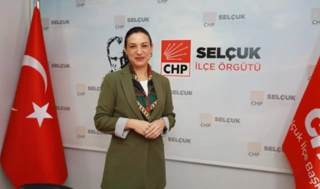 Efes Selçuk Belediye Başkanı Filiz Ceritoğlu Sengel, CHP'ye üye kazanım sürecine dair kritik açıklamalarda bulundu. "Erken seçim şart!" dedi, 23 Mart'taki demokrasi şölenine katılım çağrısı yaptı.