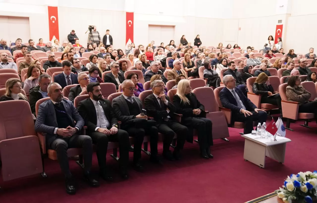 TÜSEB Başkanı Prof. Dr. Ümit Kervan, Ege Üniversitesi'nde sağlık projelerini anlattı. İzmir'de kurulacak yeni merkez ve yerli üretim hamlesi dikkat çekti!