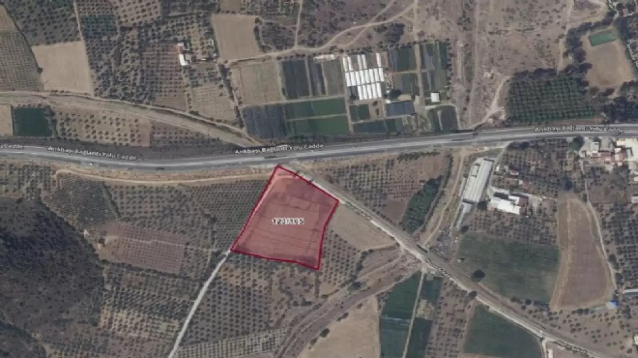 Bayındır Belediyesi, 22 taşınmazı satışa çıkararak kasasına 48 milyon TL gelir hedefliyor. En yüksek bedel 13,4 milyon TL! İhale detayları ve satılacak yerler haberimizde.