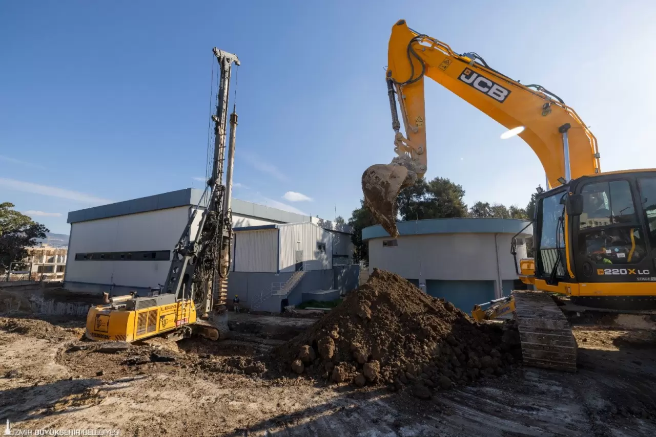 İZSU, Halkapınar'da 9 yeni su kuyusu açarak İzmir'e saniyede 500 litre ek su sağlayacak. 250 milyon liralık dev projede sona yaklaşıldı! Detaylar haberimizde.