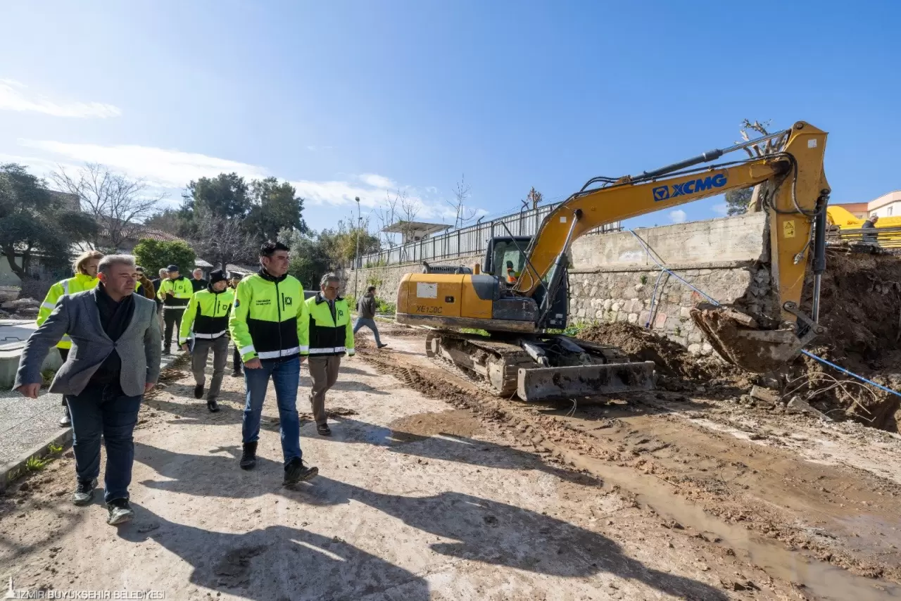 İZSU, Halkapınar'da 9 yeni su kuyusu açarak İzmir'e saniyede 500 litre ek su sağlayacak. 250 milyon liralık dev projede sona yaklaşıldı! Detaylar haberimizde.