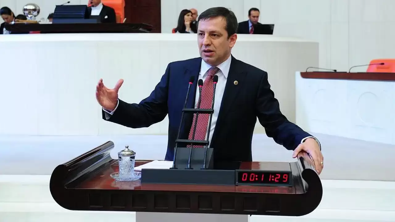 CHP İzmir Milletvekili Rahmi Aşkın Türeli, işsizlik oranının gerçekte 11,5 milyona ulaştığını belirterek, hükümete erken seçim çağrısı yaptı. İşsizlik dalgasının ekonomik yıkıma yol açacağı uyarısında bulundu.