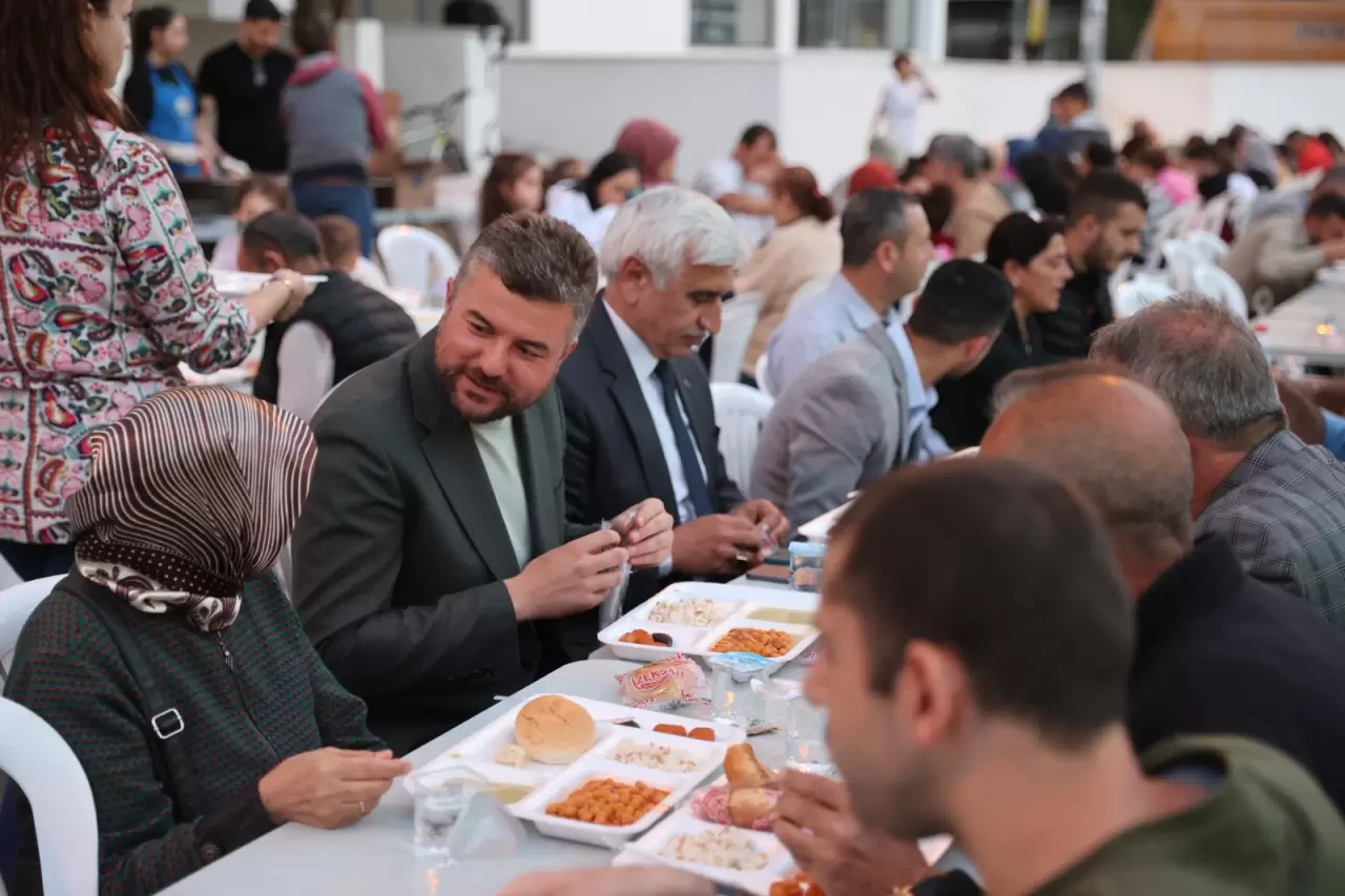 Buca Belediyesi, Ramazan ayında bin kişilik iftar çadırı kuruyor! Sıcak yemek, ney dinletileri ve semazen gösterileriyle geleneksel Ramazan ruhu yaşatılacak!